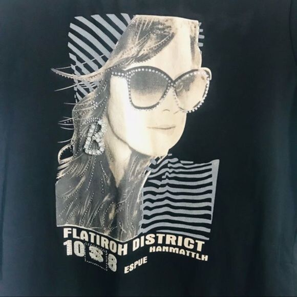 NWOT Black T-Shirt w/ Pockets - Picture 2 of 5